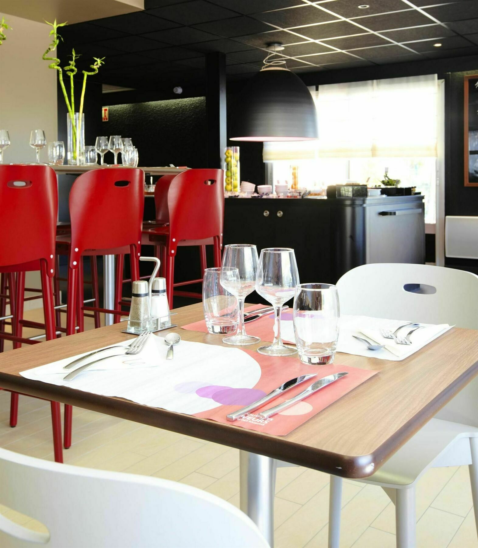 Kyriad Direct Marseille Ouest - Martigues Restaurace fotografie